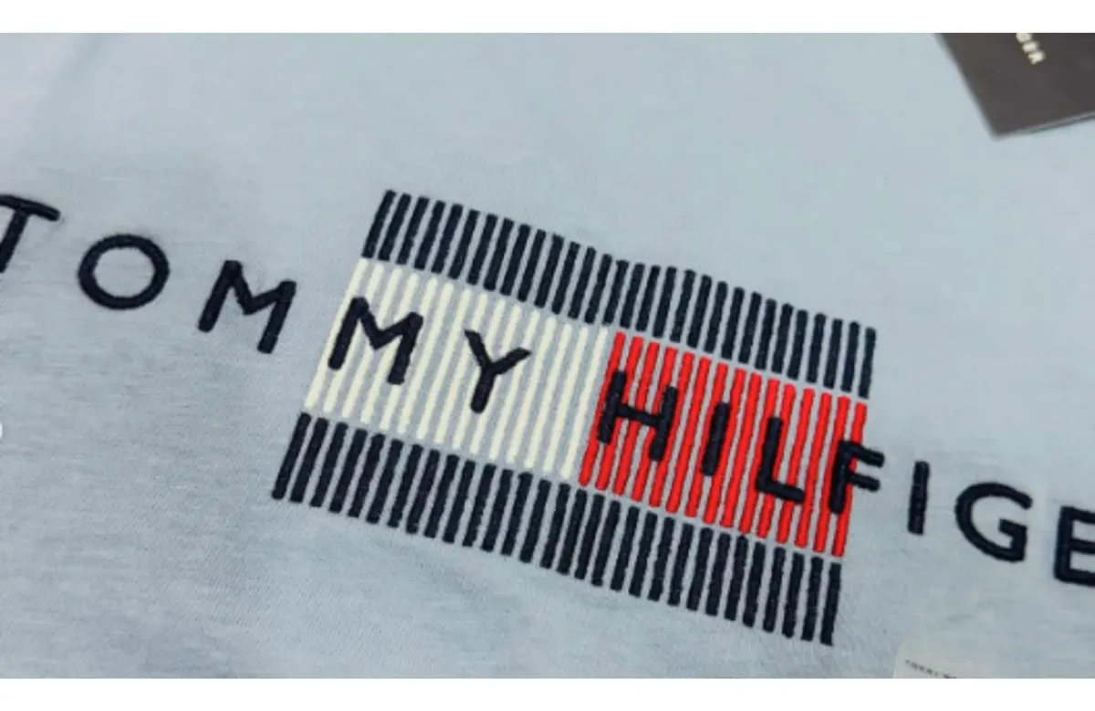 Remera Tommy Hilfiger Hombre Xm04937402c2b Logo Bordado - Talle S - Image 3